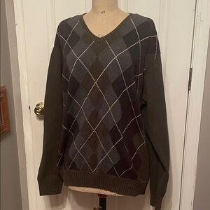 Arrow Men's V-Neck Argyle Sweater - Black and Gray